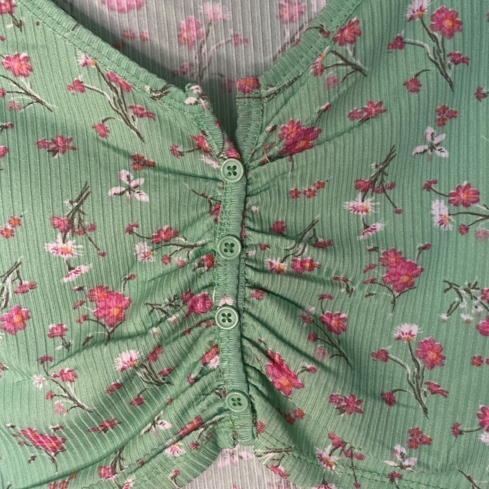 Short sleeve crop top green with flowers - Picture 2 of 9